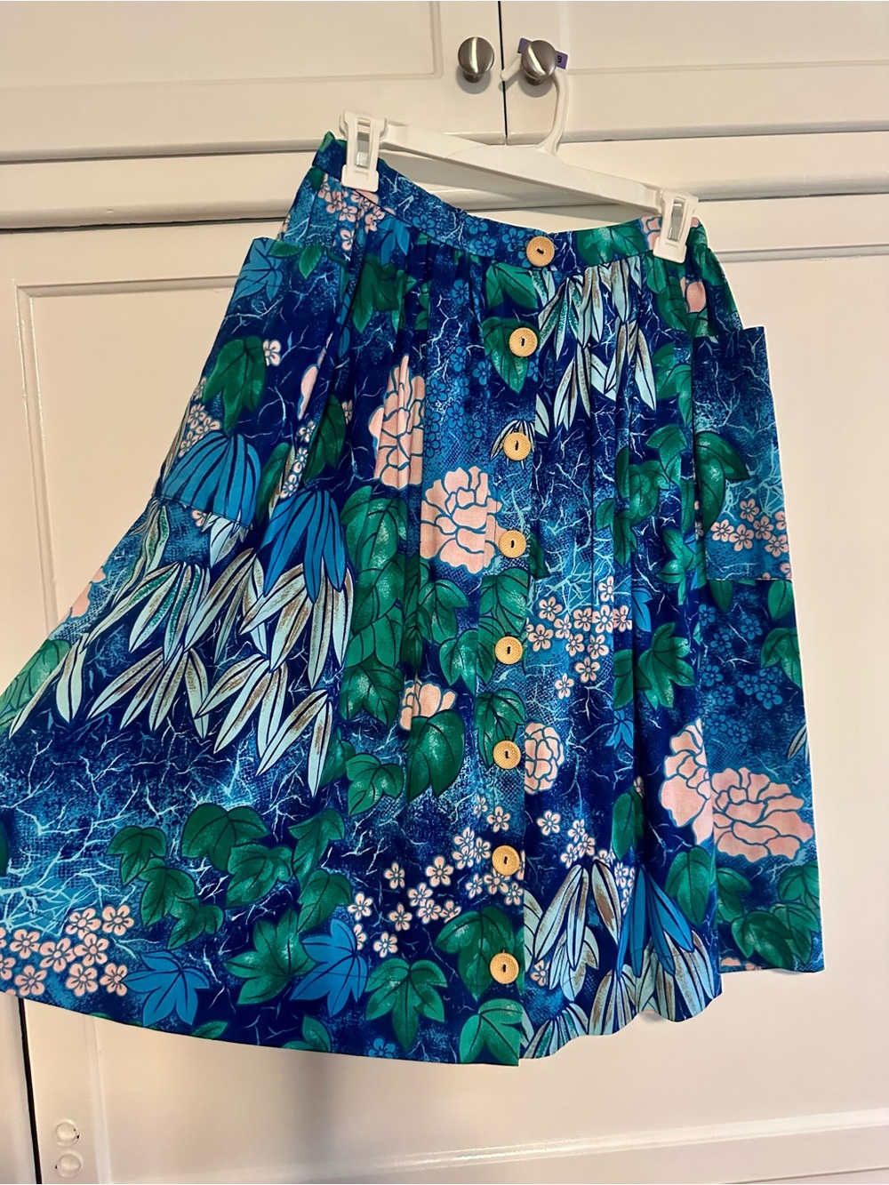 Scout 1940’s inspired blue floral barkcloth midi skirt, pockets, buttons, medium - Picture 9 of 9